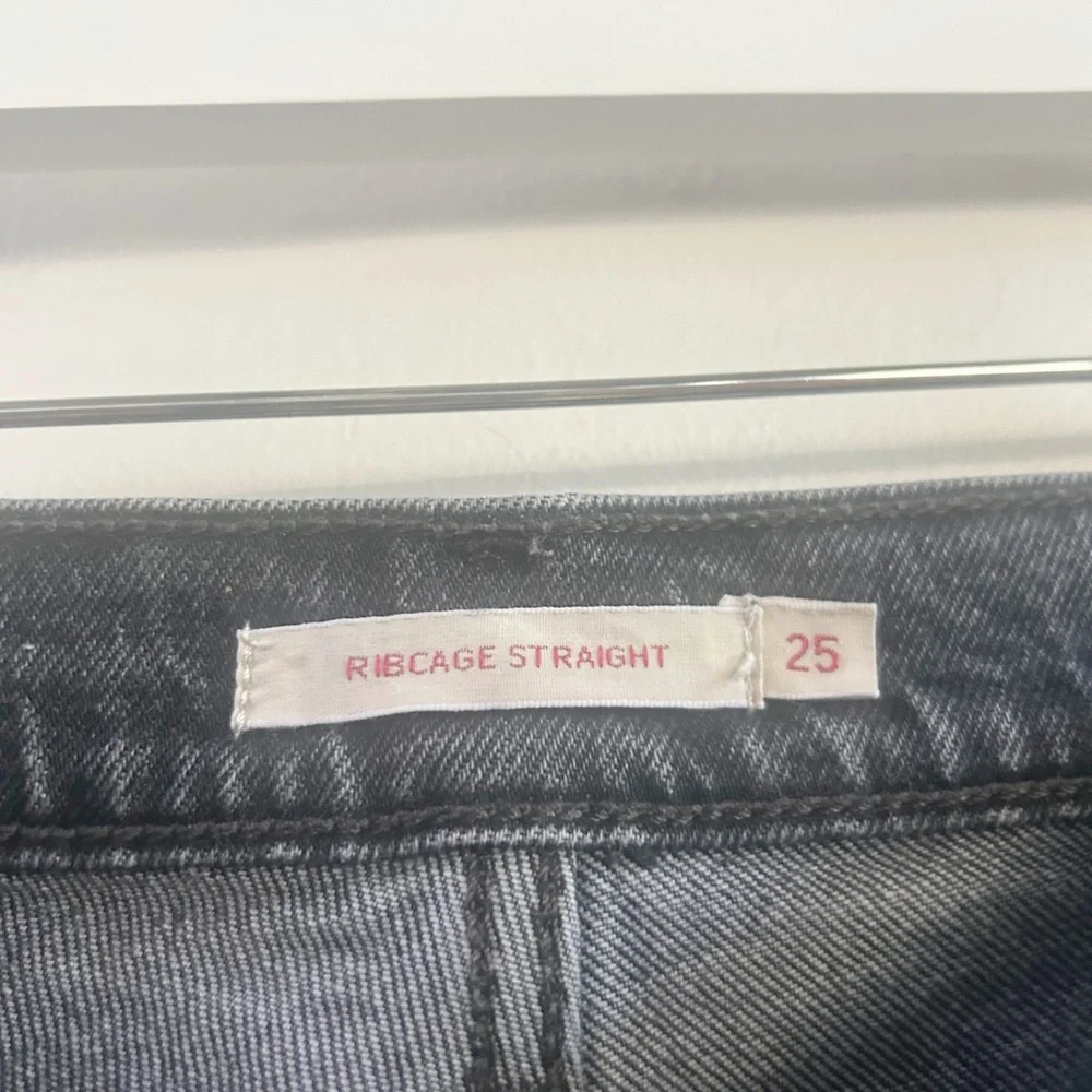 Levi’s rib cage‎ straight gray jeans 25